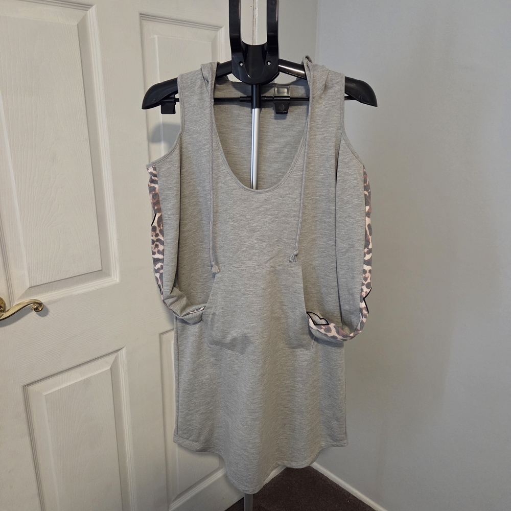 VENUS Gray Sleeveless Hoodie with Leopard Trim